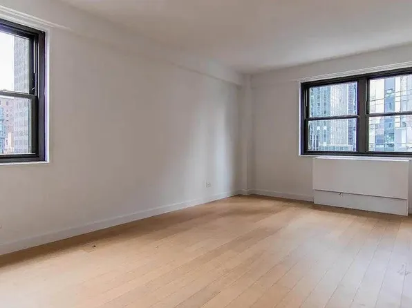 222 East 39th Street 23B image 3 of 10