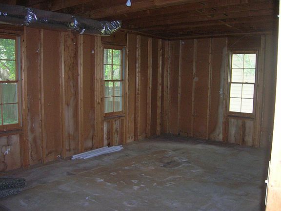 5th image of 619 Radford Cir