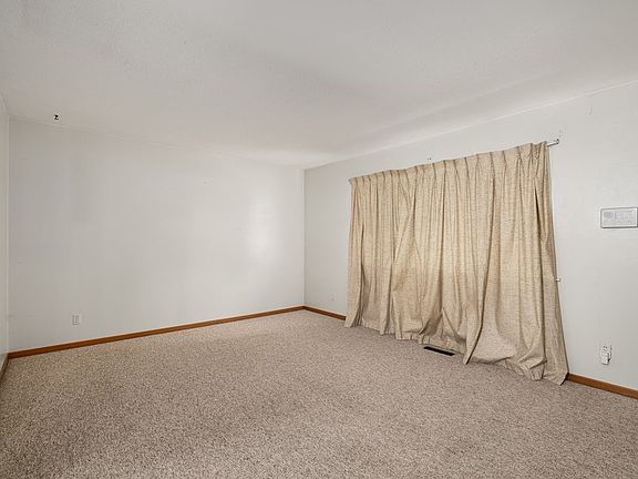 2nd image of 148 Essex Cir