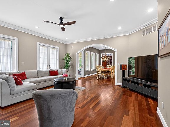 2nd image of 504 Pond View Ln