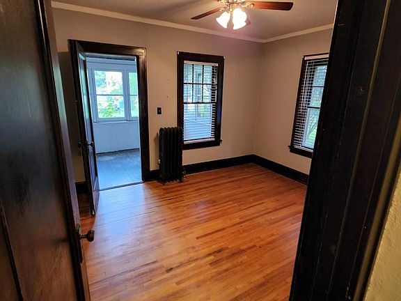 3rd image of 2211 Cumberland St #1