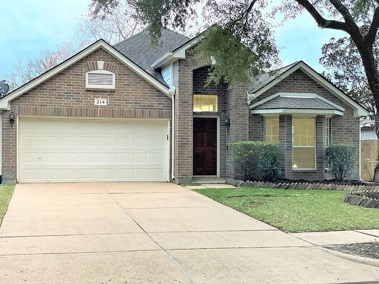 214 Darby Trails Dr — Photo 1