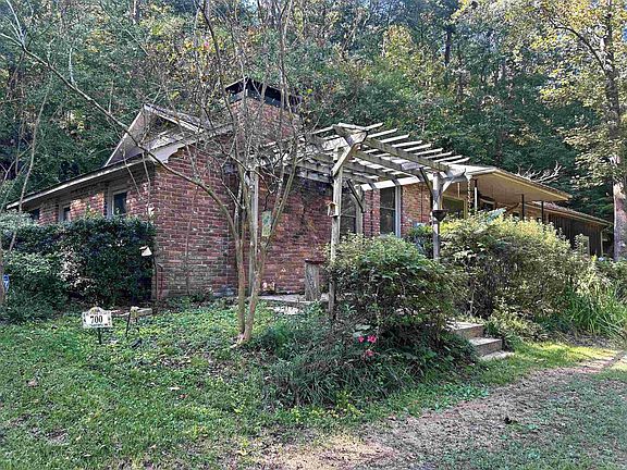 2nd image of 700 Carter Rd