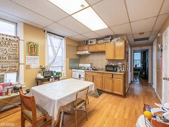 5th image of 2101 N Tripp Ave