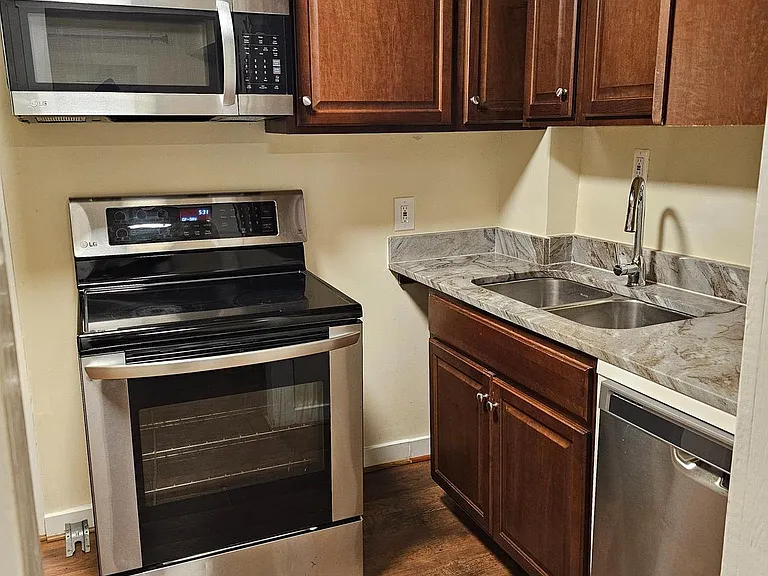 28 E Pall Mall St — Photo 17