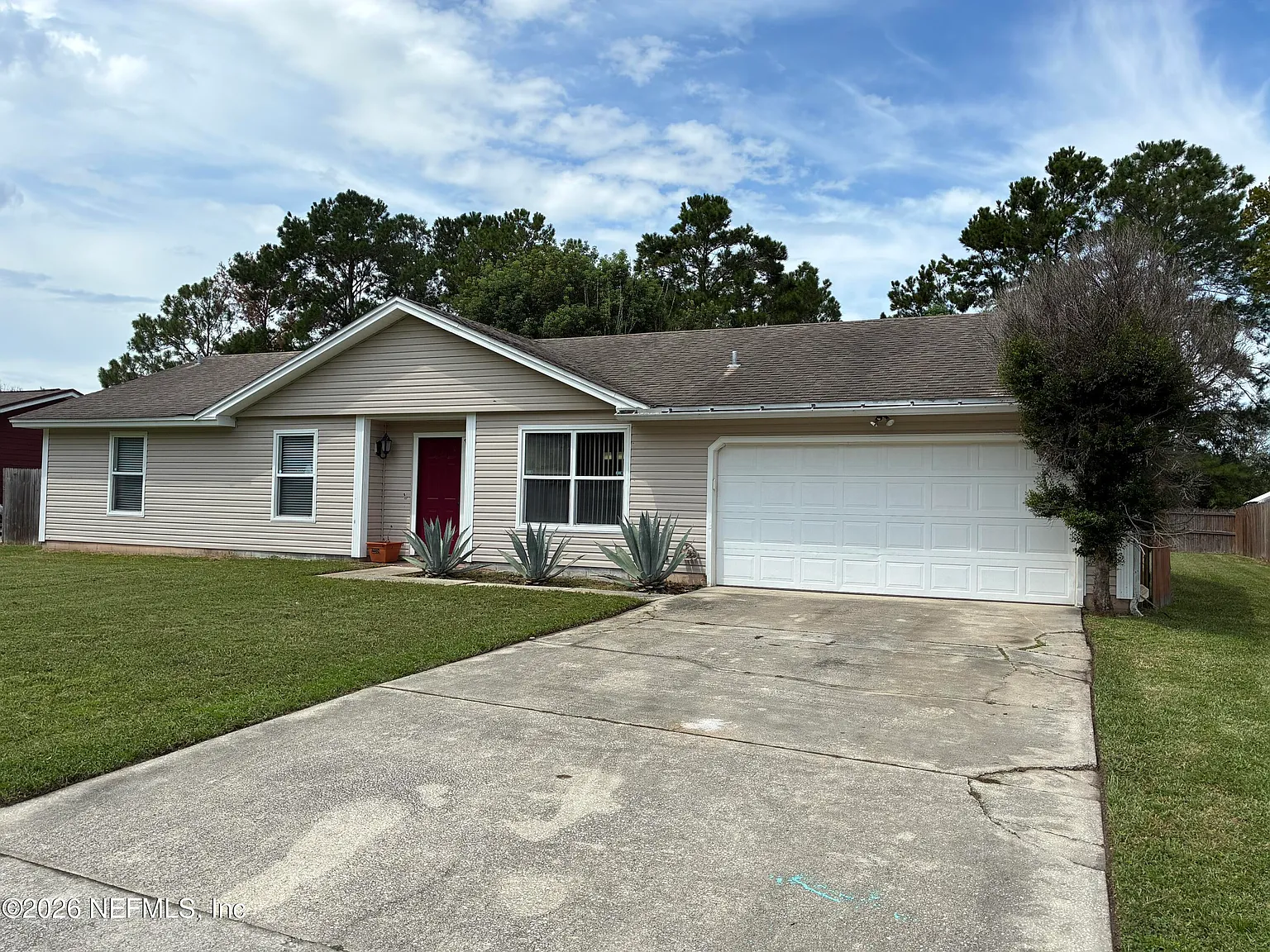 3 bed, 2.0 bath, 1422 sqft, $1,990 — Photo 2