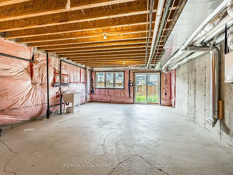 81 Pettitt Dr — Photo 44