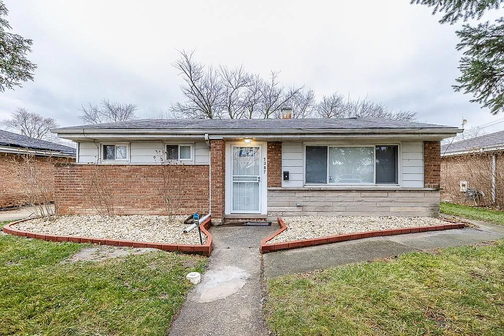 1387 Hirsch Ave photo 1