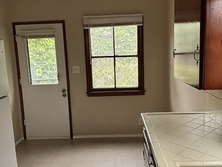 12240 Magnolia Blvd — Photo 4