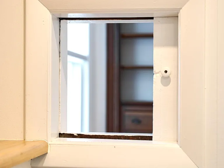 Pass through to dining room