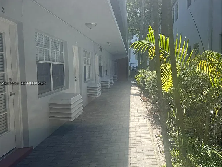 1611 West Ave #10 — Photo 8