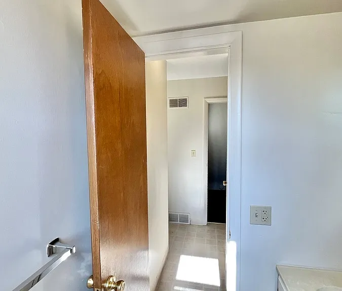Oak Manor Dr — Photo 70