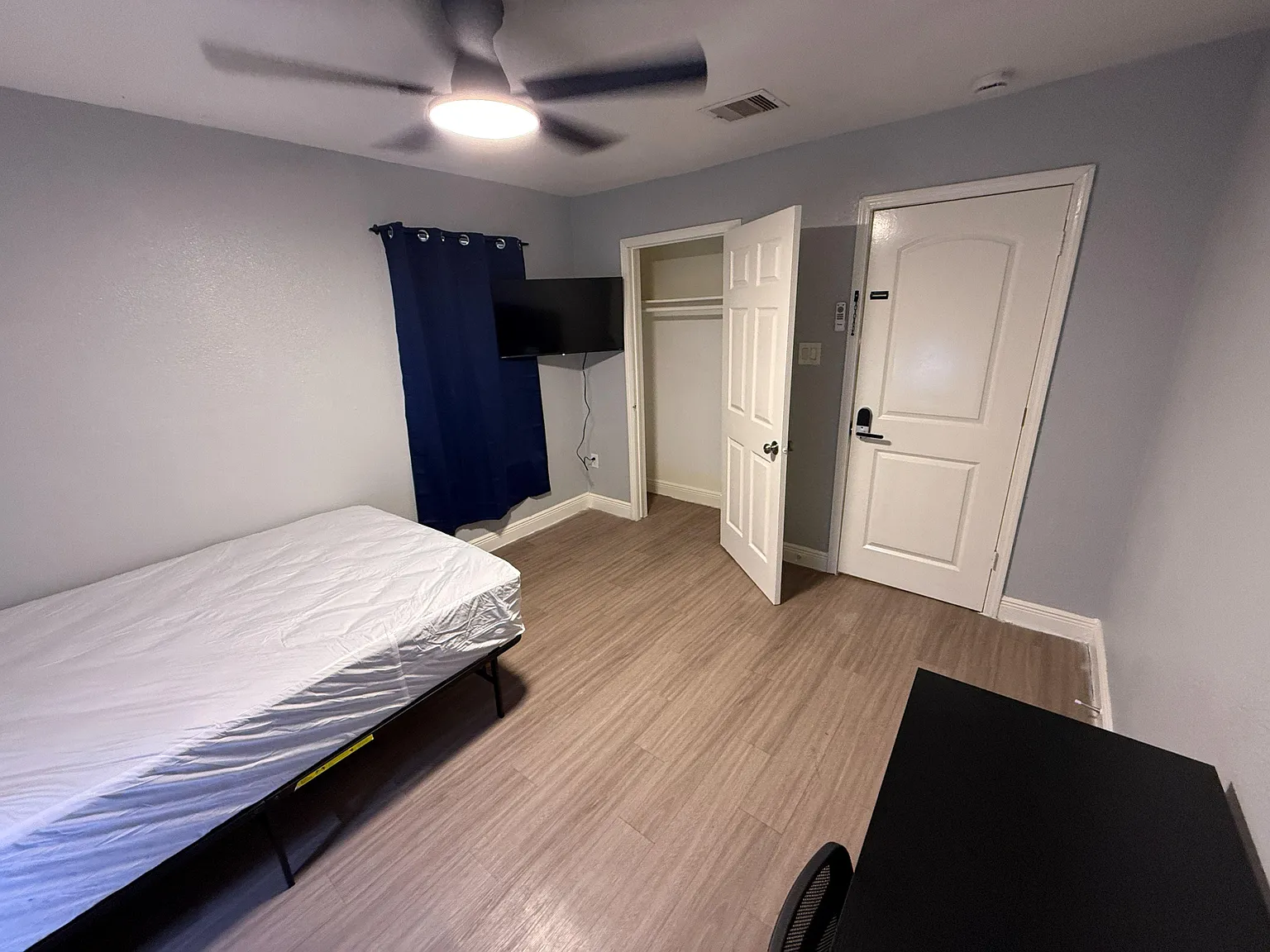 4 bed, 4.0 bath, 1975 sqft, $819 — Photo 2