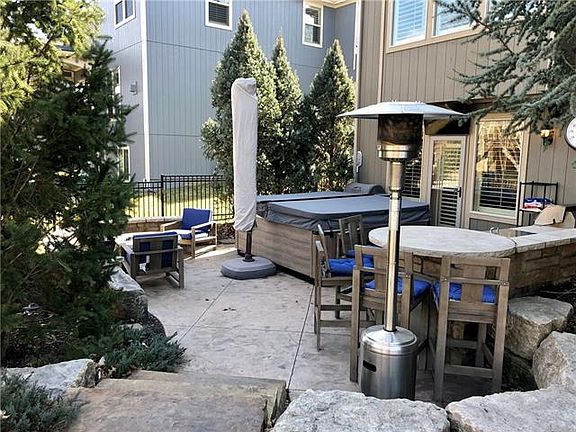 4th image of 9308 W 158th St