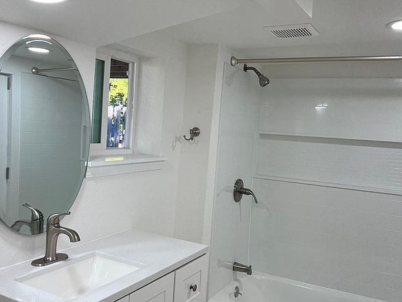 5th image of 1418 B St #D