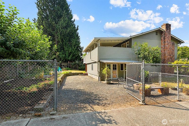 4th image of 12817 48th Drive SE