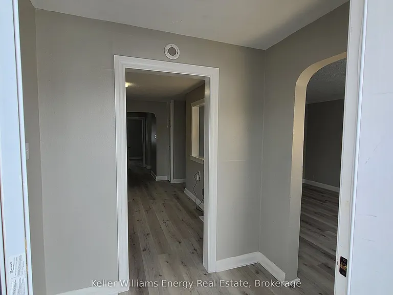 201 Celina St #UPPER — Photo 12