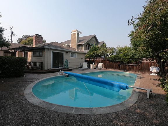 3rd image of 2131 Manzanita Ave