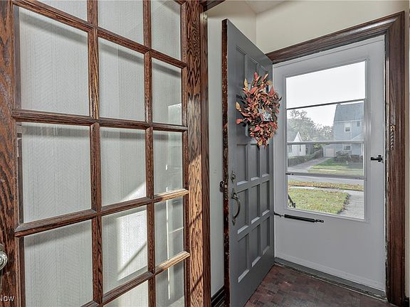 3rd image of 19231 Locherie Ave