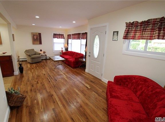 4th image of 795 Bayview Ave
