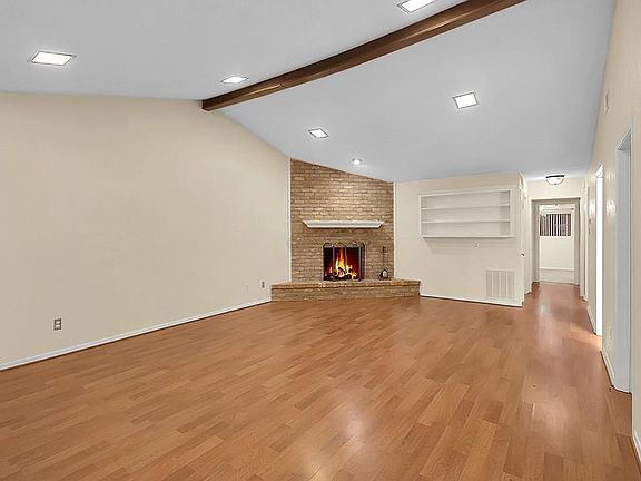 4th image of 307 Candlewood Pl