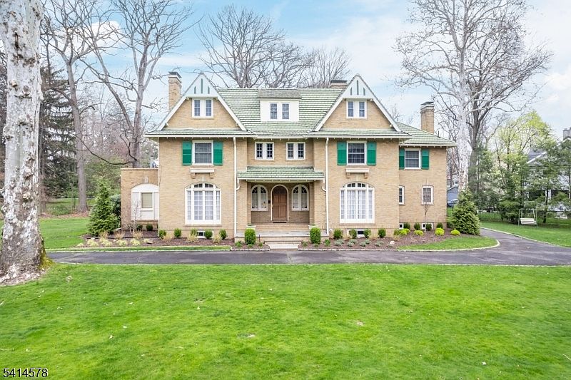 1st image of 245 Montrose Ave