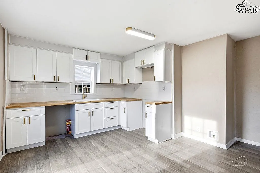 1000 E Crafton St — Photo 2