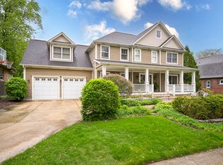 332 Cottage Ave, Glen Ellyn, IL 60137