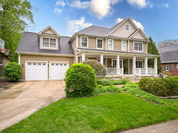 332 Cottage Ave, Glen Ellyn, IL 60137