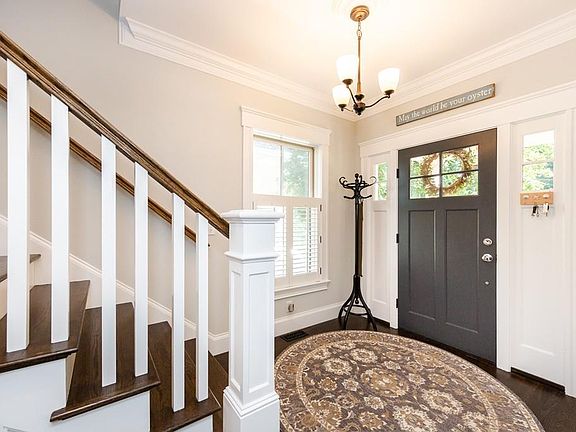 2nd image of 8 Eagle St