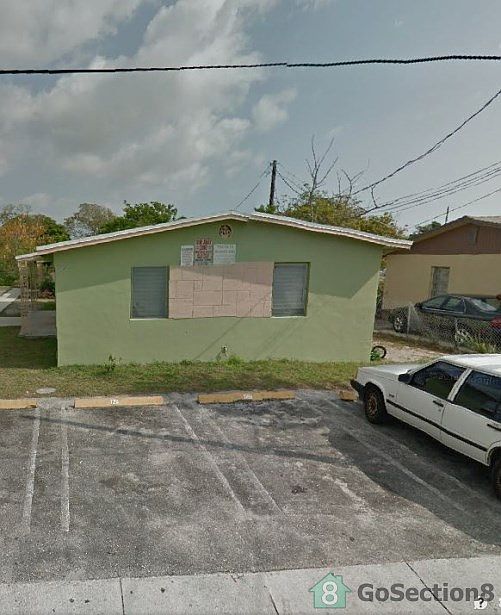 1st image of 121 NW 10th Ave APT A