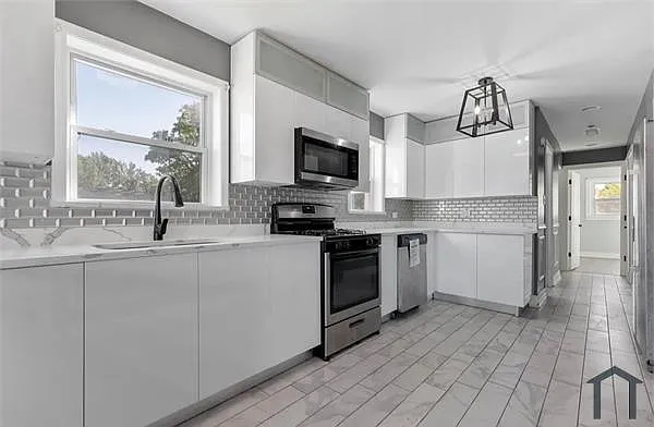 3 bed, 930 sqft, $1,500 — Photo 4