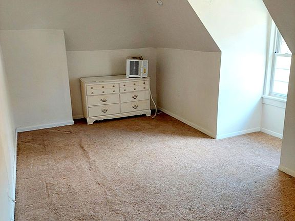 5th image of 49 Edgewood Way