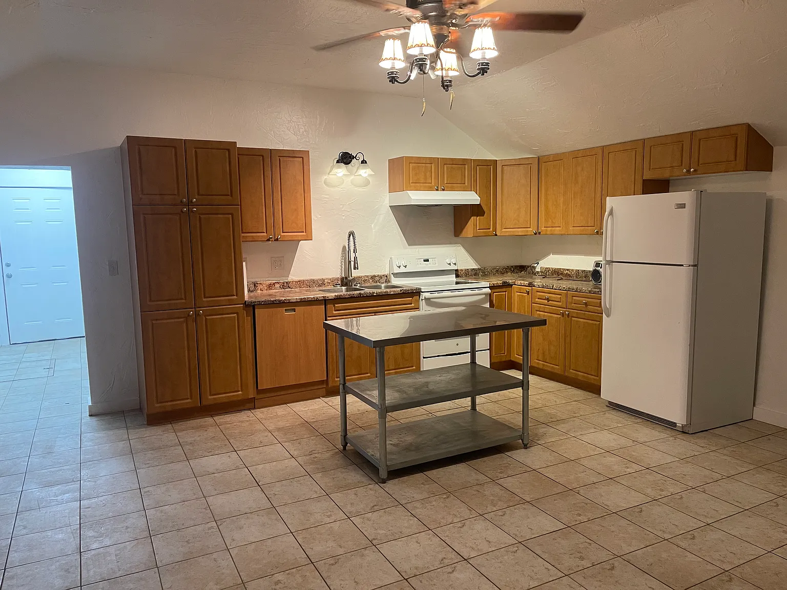3 bed, 1240 sqft, $2,500 — Photo 4