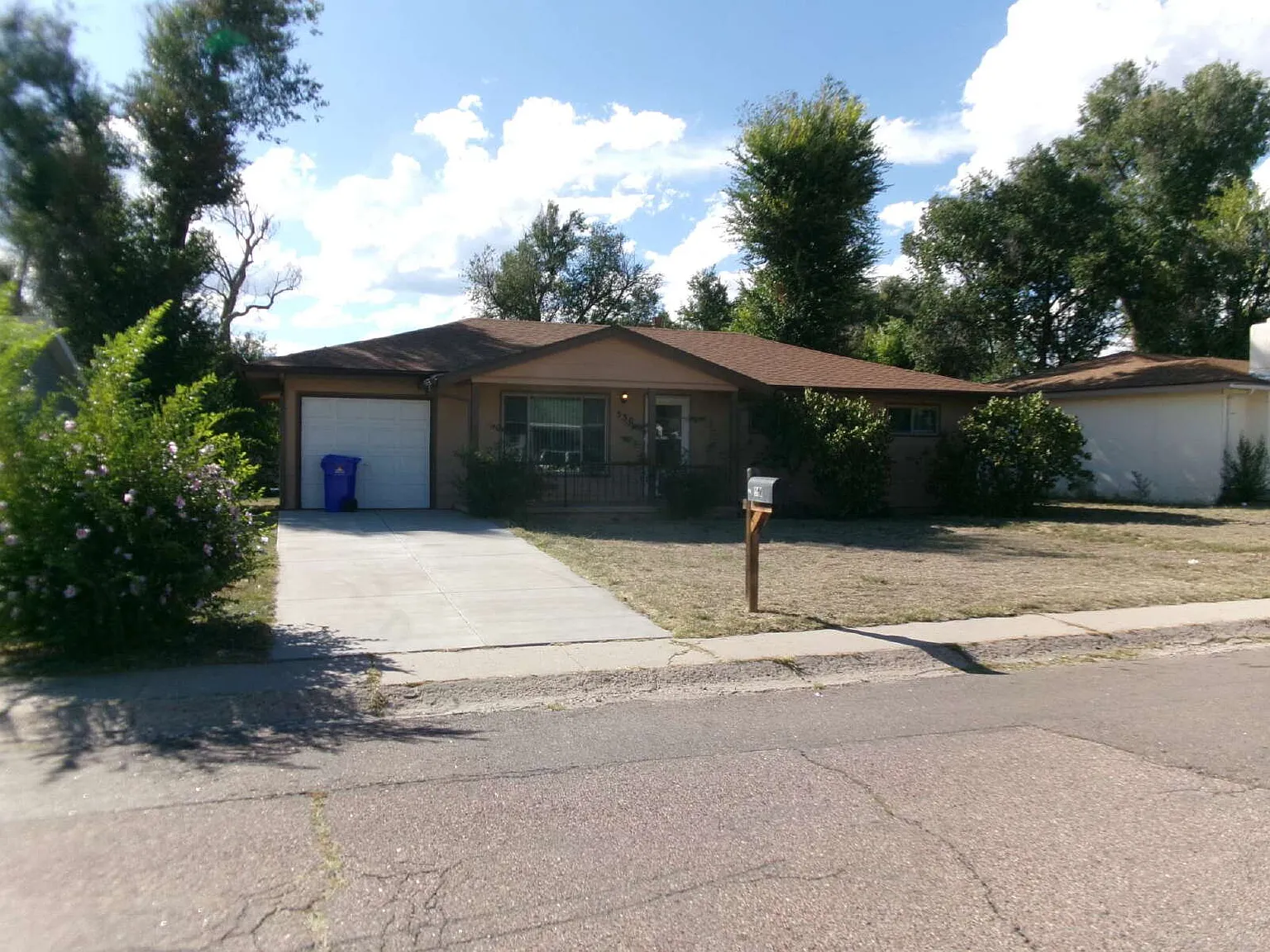 3 bed, 2.0 bath, 1137 sqft, $1,795 — Photo 2