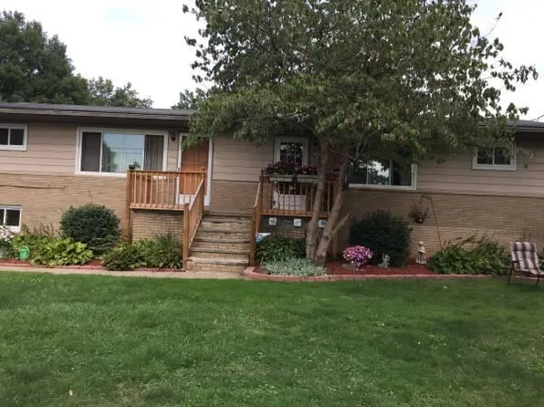 215 N Avon Ave, Wadsworth, OH 44281