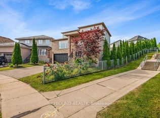 29 Blue Lace Cres, Kitchener, ON N2E3W8