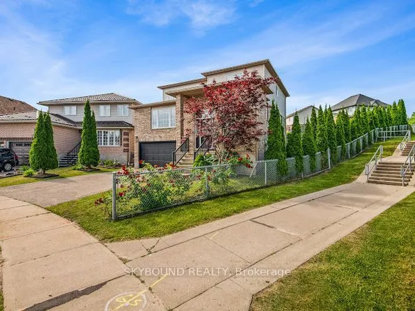 29 Blue Lace Cres, Kitchener, ON N2E 3W8