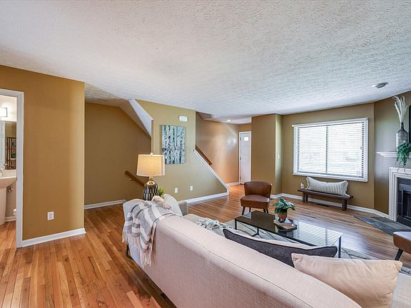 5th image of 118 Carrowmoor Ct #38