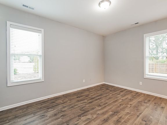5th image of 125 Sturgeon St