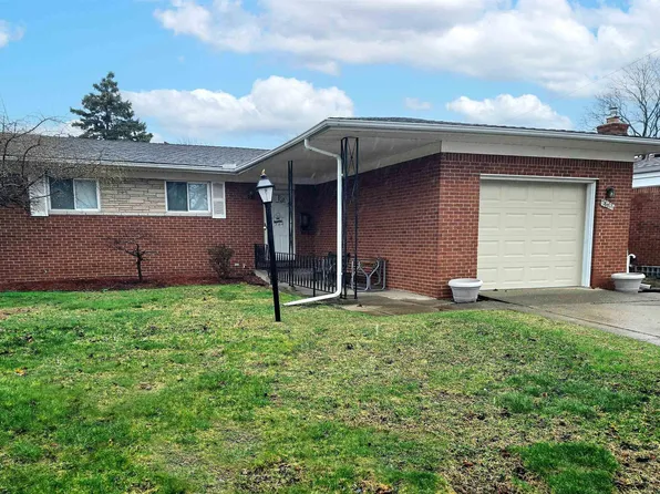 28628 Newport Dr, Warren, MI 48088