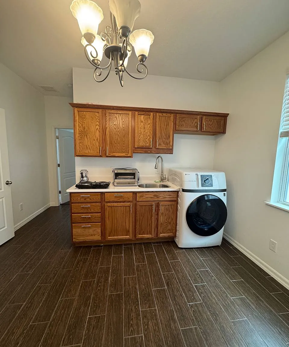 1 bed, 600 sqft, $1,300 — Photo 1