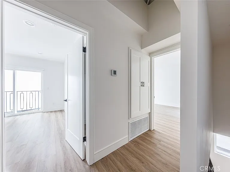 1243 N Sycamore Ave — Photo 30