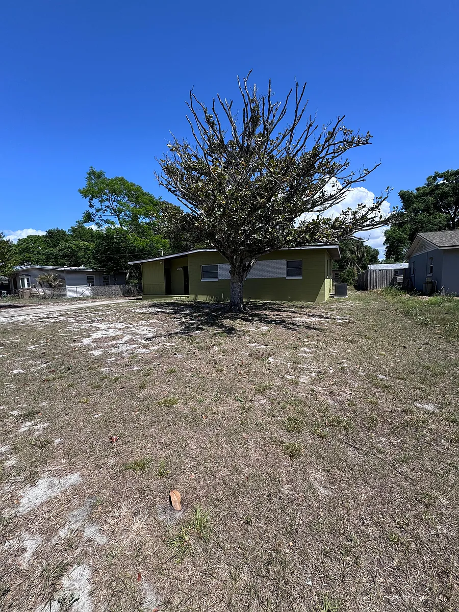 Building Photo - 1400 Palm Dr