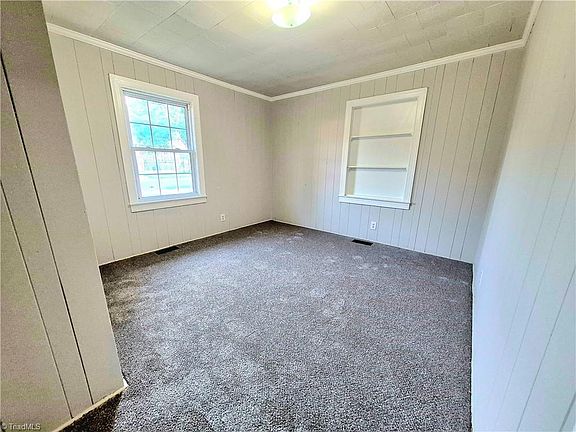 5th image of 2501 Dacian St