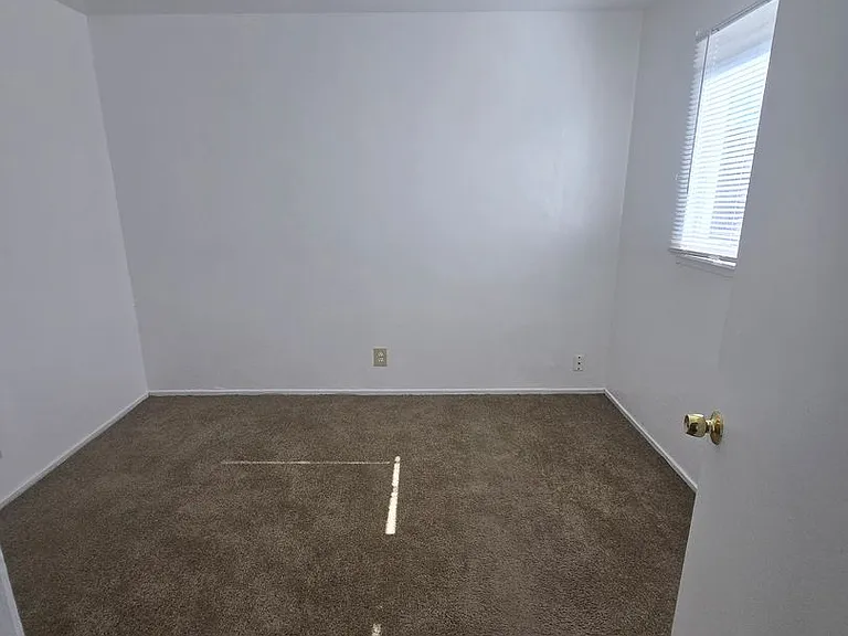 418 C Street — Photo 5