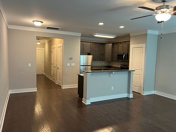 3rd image of 731 Elmbrook Dr