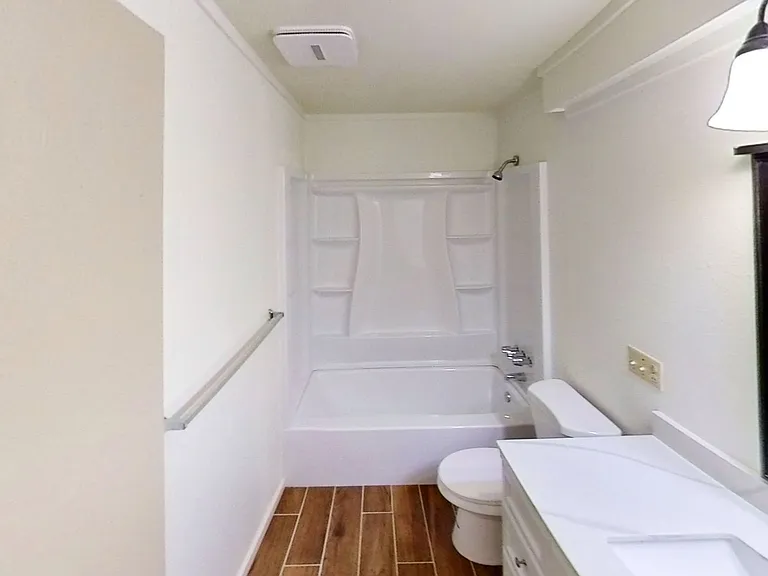 Kendal Court Apartments, 2 Bedroom, 1 Bathroom Apartments for Rent! — Photo 46