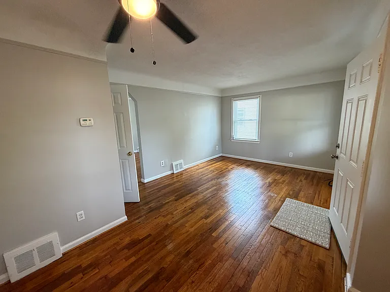 21802 Cushing Ave — Photo 9