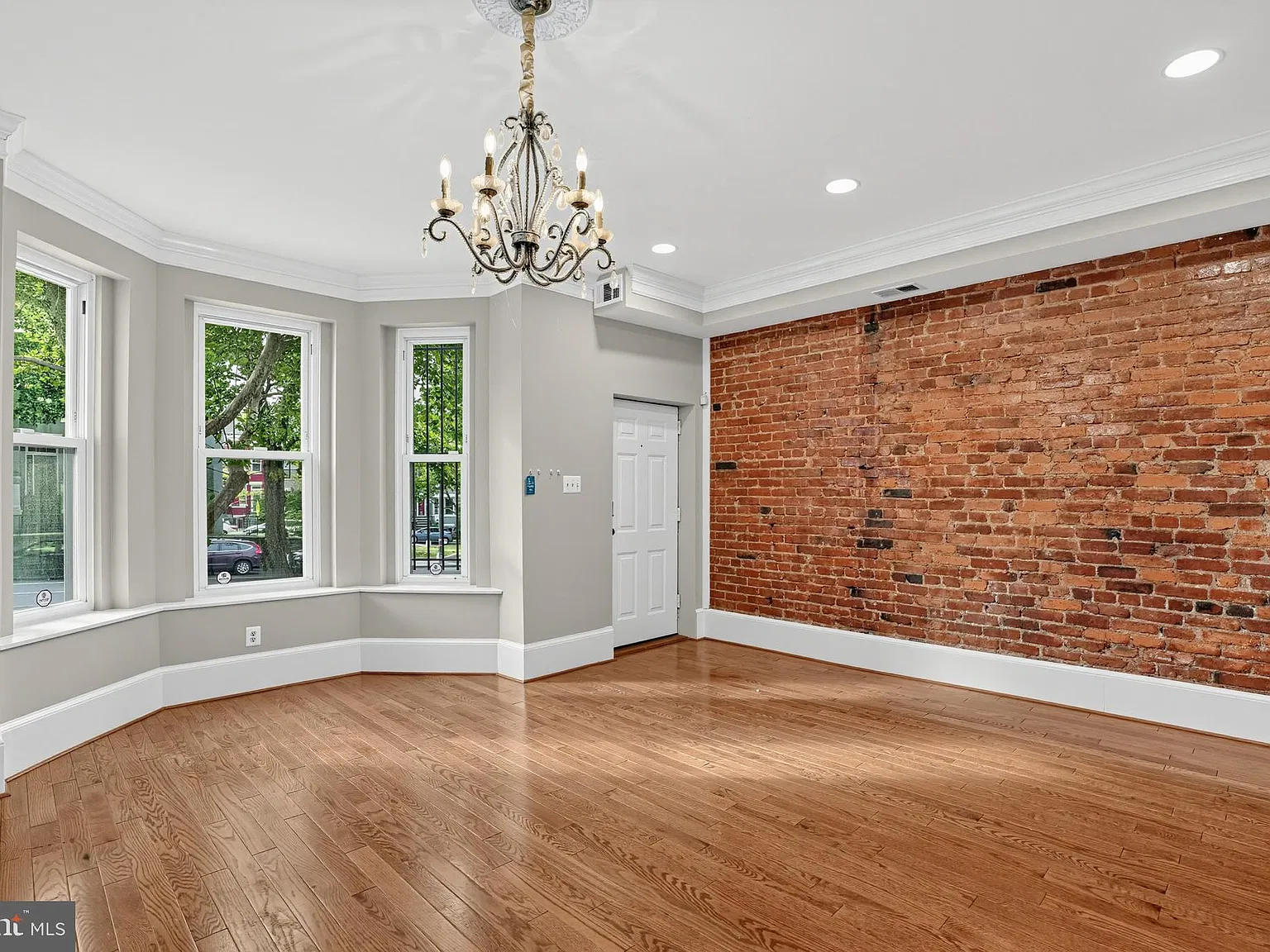 4 bed, 3.0 bath, 2918 sqft, $4,750 — Photo 2